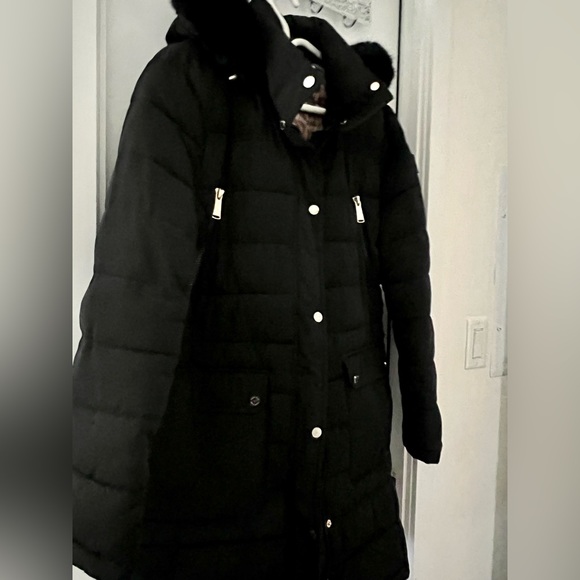 Calvin Klein puffer coat with gold detailing, leopard print lining. - Picture 7 of 9